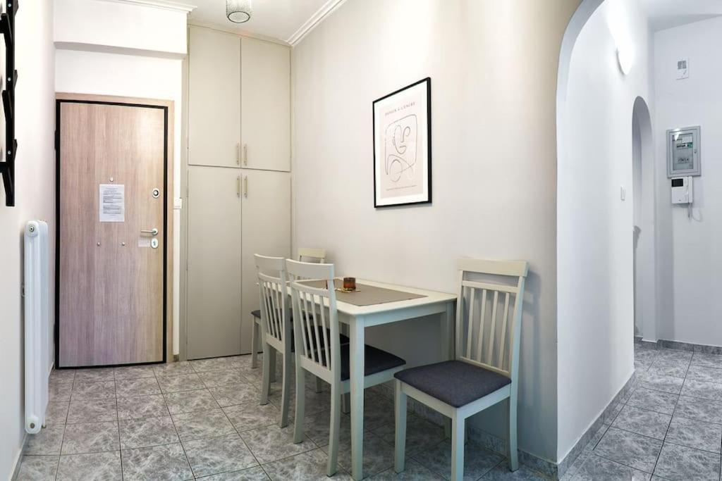 4 Family And Friends - Acropolis View Apartman Athén Kültér fotó